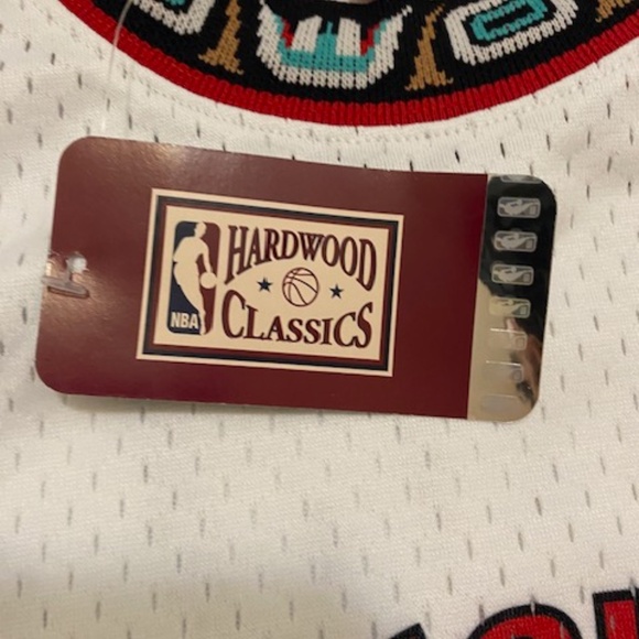 Mitchell & Ness Vancouver Grizzlies Mike Bibby White Jersey NWT - Picture 3 of 8